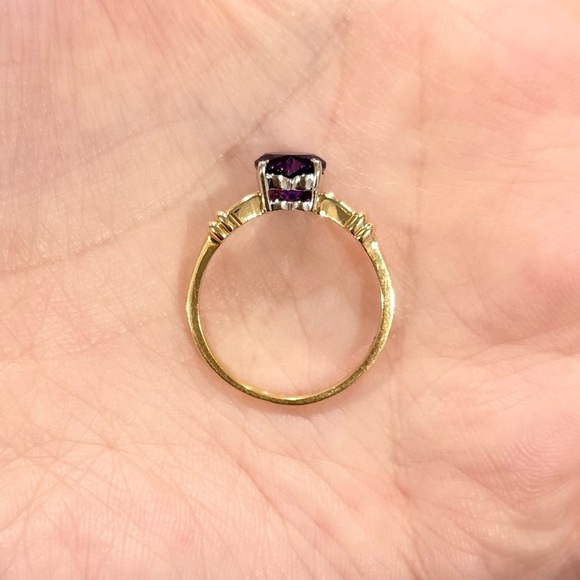14K Amethyst heart cut deep dark purple solitaire vintage style yellow gold ring - Picture 9 of 12